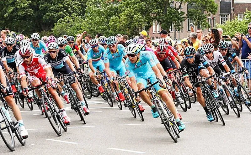 极悦平台代理百度手机输入法潮流与激情的融合：运动赛事背景板的设计趋势与灵感